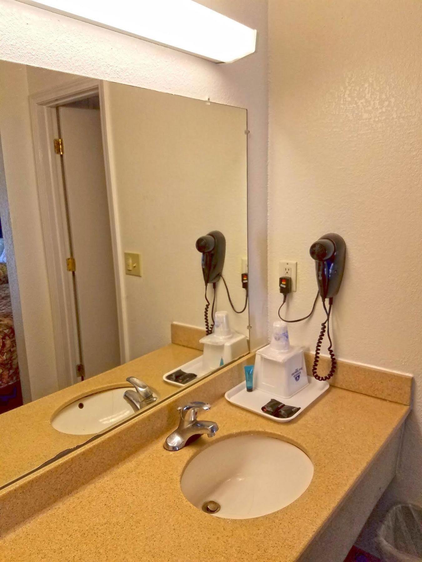 Indy Southwestern Inn-South อินเดียนาโพลิส ภายนอก รูปภาพ