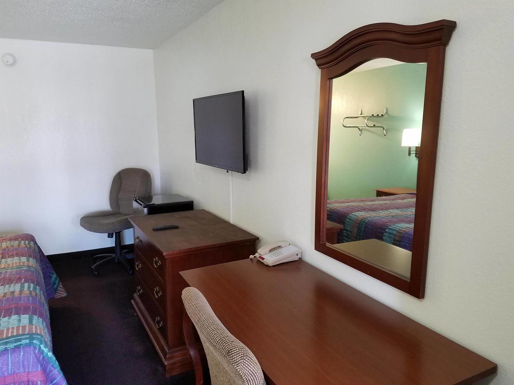 Indy Southwestern Inn-South อินเดียนาโพลิส ภายนอก รูปภาพ